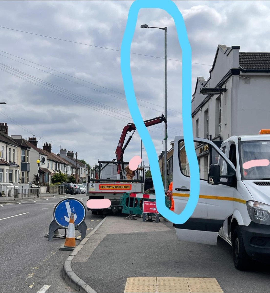 qaisarabbasuk's tweet image. Damaged street light column has been replaced outside Rabbits on London Road

#CllrQaisarAbbas #PositiveImprovements