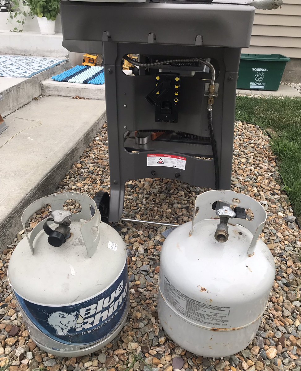 CoachFrizBrownU's tweet image. Did I just run out of propane? Not this guy !It’s like that old saying “If you fail to prepare , you prepare to fail” #droppingknowledge #justbeingadude