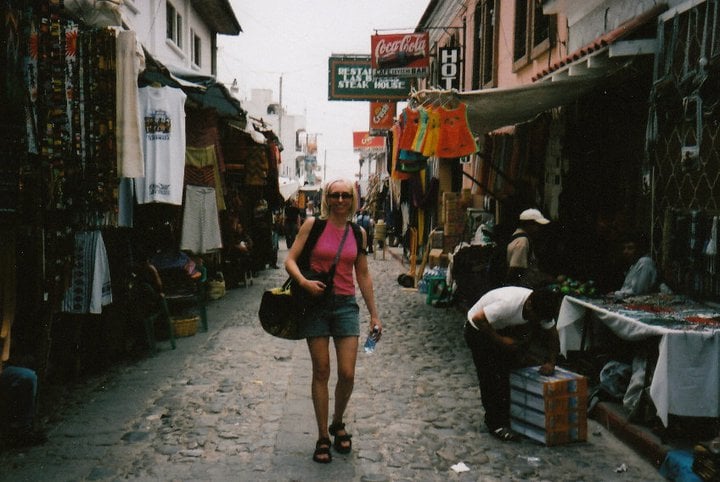 Magical Guatemala flyrodway.com/2022/07/21/tra… via @FLYMelRodway Volcanoes, #Chichicastenango, #LakeAtitlan #chickenbuses and more. Guatemala is the jewel of Central America and needs to be on your travel bucket list! 
#digitaledu #travel #Guatemala #centralamerica #travelbug