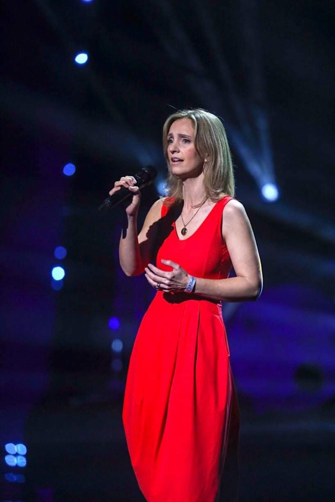 Happy 47th Birthday to folk singer, Cara Dillon! 