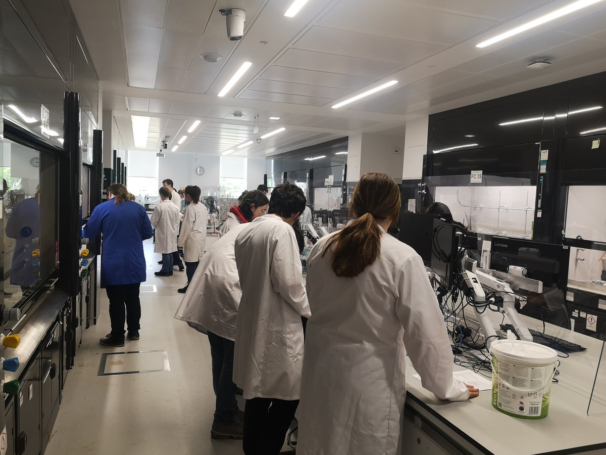 UoBChemistry (@uobchemistry) on Twitter photo Our first Year 12 Chemistry and Chemical Engineering Taster Day ran last week. As well as learning about both subjects and the role they play in pharmaceutical development, our visitors did some chemistry with @chembameditor and <a href="/SynCat_Bham/">Paul Davies</a> and our amazing students. Our first Year 12 Chemistry and Chemical Engineering Taster Day ran last week. As well as learning about both subjects and the role they play in pharmaceutical development, our visitors did some chemistry with @chembameditor and <a href="/SynCat_Bham/">Paul Davies</a> and our amazing students.