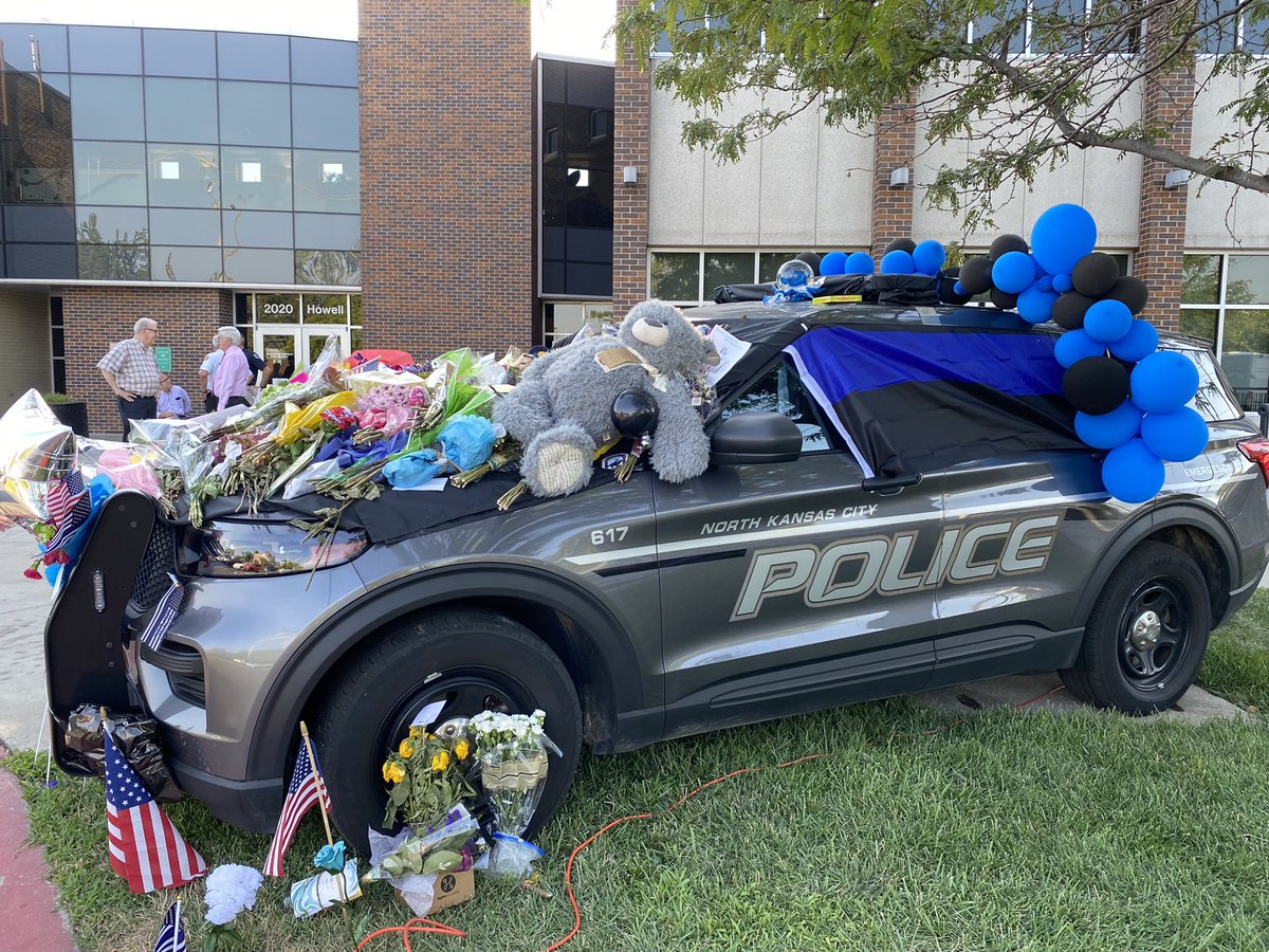 meganrabundis's tweet photo. The memorial outside of #nkcpolice is growing for fallen officer Daniel Vasquez. @KSHB41 https://t.co/EmLIgtSuMi