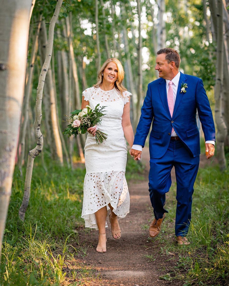 kasalaphoto's tweet photo. “The way you walk, way you talk, way you say my name; it's beautiful, wonderful, don't you ever change.” 
― Taylor Swift
.
.
.
#weddingphoto #weddingvideo #crestedbutte #denverphotographer #coloradophoto @theknot @weddingwire #denverwedding https://t.co/PwD0KdawdC