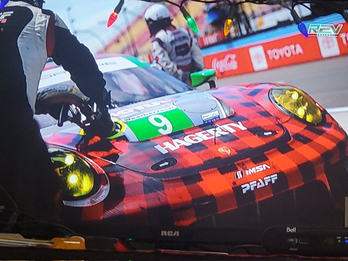 PalmateersM's tweet photo. My dear @DannieD2112, if there were ever a way to convince you to watch racing with me, I think it would have been this car. 🏎🏁❤️
No. 9 Pfaff Porsche #LarsKern @ZRobichon @VanthoorLaurens @mattcampbell22_ in the WeatherTech SportsCar Championship.
📸 Porsche AG | #IMSA https://t.co/UrVRQLgPuy