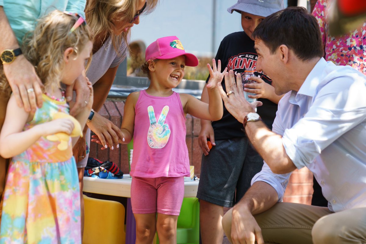 JustinTrudeau's tweet photo. The Canada Child Benefit has lifted over 435,000 kids out of poverty. It has made life more affordable for families across Canada. And yesterday, it increased again. At @CBUniversity today, I spoke with families about the CCB – and let them know we’ll keep being there for them. https://t.co/sfSYesBqSu