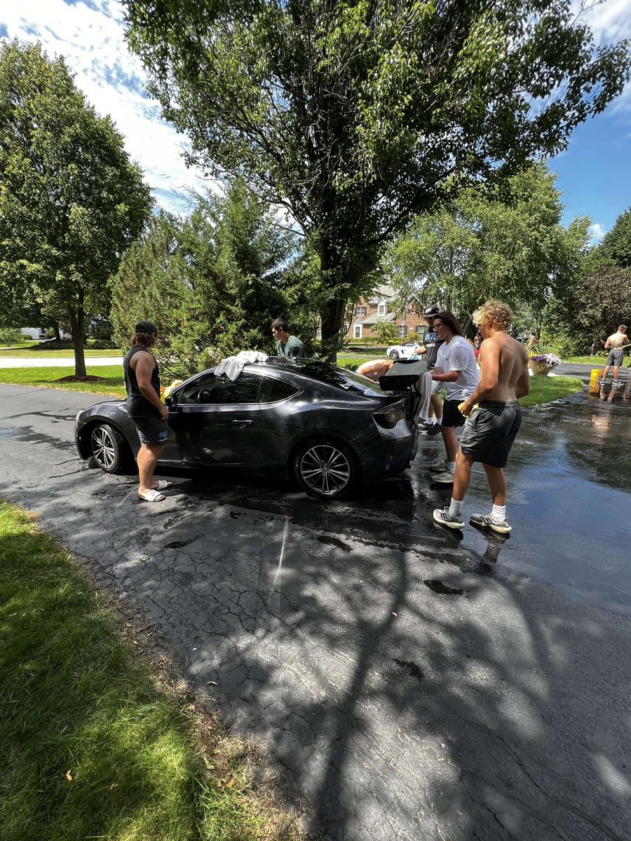 ColeSchertz's tweet photo. The Selfless Service project, a free car wash, for Bob’s Brigade was a huge success! Together we washed 67 cars in total and with tons of very kind donations we were able to raise $830 for the Cancer Research Institute! @robertpomazak @SCNFBOFFICIAL https://t.co/9SzCxE7aUv
