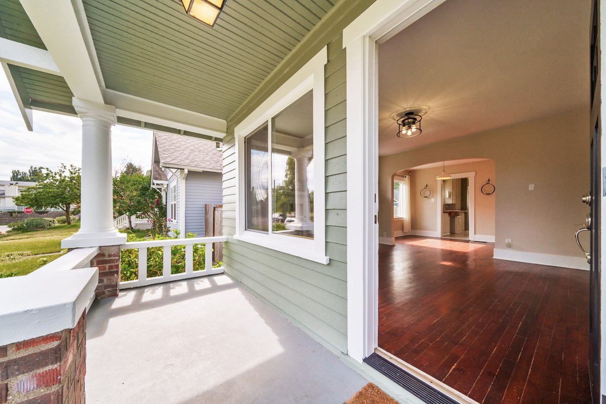MaxeyHomeTeam's tweet photo. The Maxey Home Team on #GoogleSaturday 7/23 Open House in #Tacoma! #northtacoma #openhouse #maxeyhometeam https://t.co/RkU7FkD7Rv https://t.co/8Mm7EjAMfr