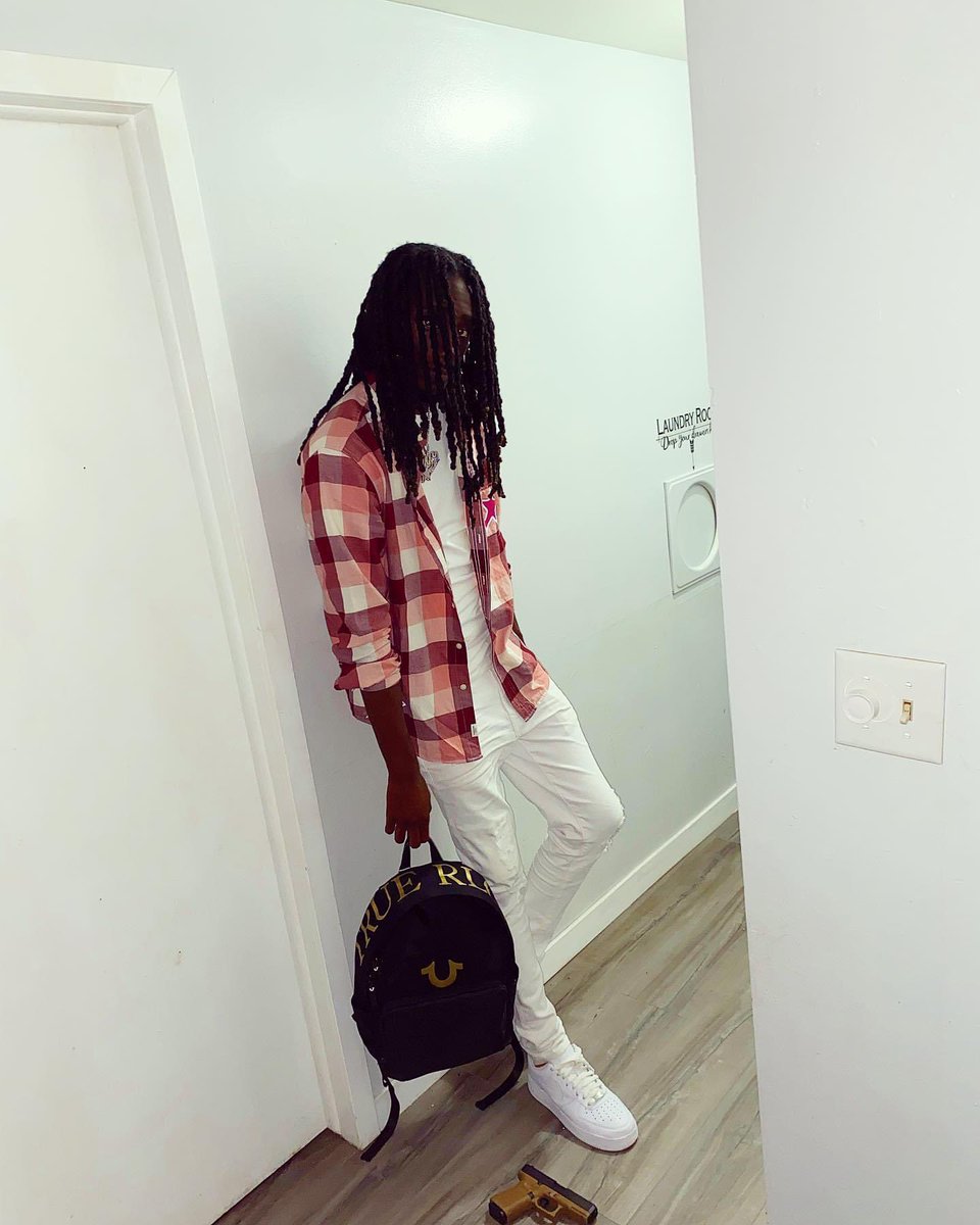 DRILLaSs5's tweet photo. Securing The Bag💰‼️ Eye been putting up all my backend 🏧 True to this Money like it’s my Religion🤲🏾
 🚀🌟 #DRILLaSs 🎶 #StarCamp 🎸🏁

https://t.co/PGgyeKHyaa 📲 https://t.co/N1YorGk25r