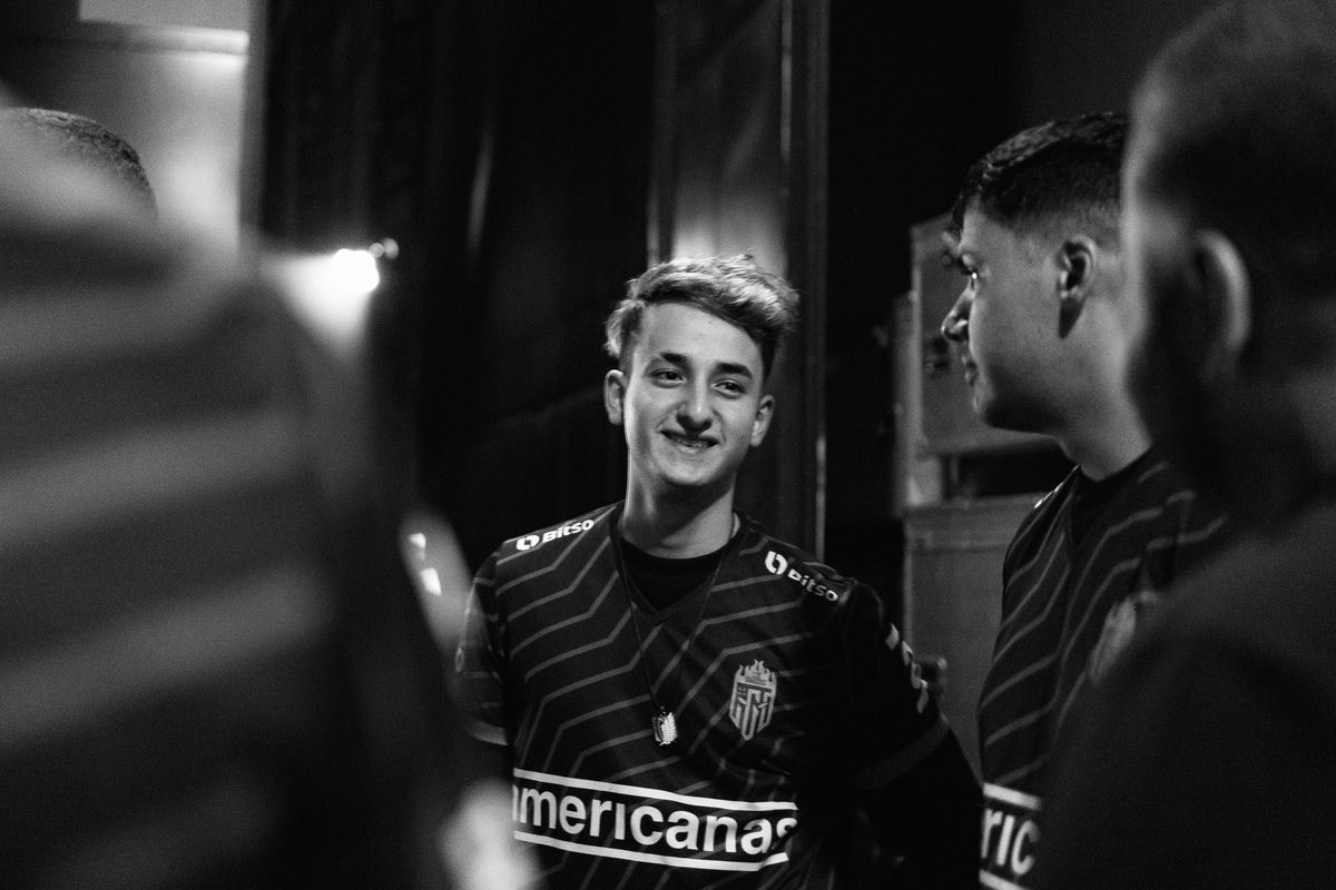 Somente agora posso anunciar que estou Free Agent aberto a propostas na role de Dragon Lane 

7/8th Colocado no Wild Tour jogando pela <a href="/losgrandesgg/">LØS</a> 

Liquipedia: liquipedia.net/wildrift/Irotah

Rt = Parceiro 🫡