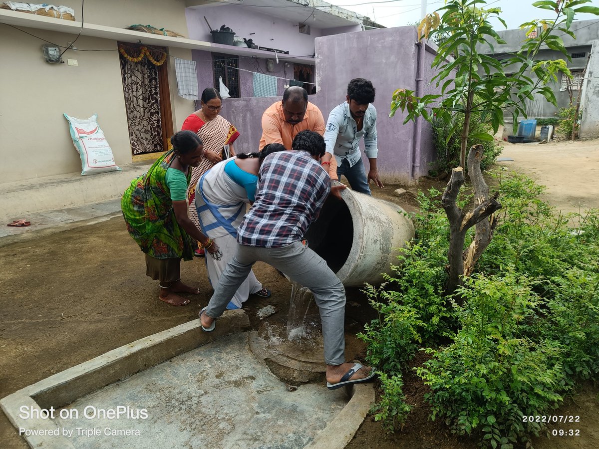 nani_ammu2229's tweet photo. @KTRTRS @OfficeMedak @ACLB_Medak good morning madam/sir, Friday dry day program conducted in konaipally pt manoharabad mandal and given instructions &amp;, provided awareness to House holds, mpo manoharabad sir participated in this activity https://t.co/mfojSJvpu4