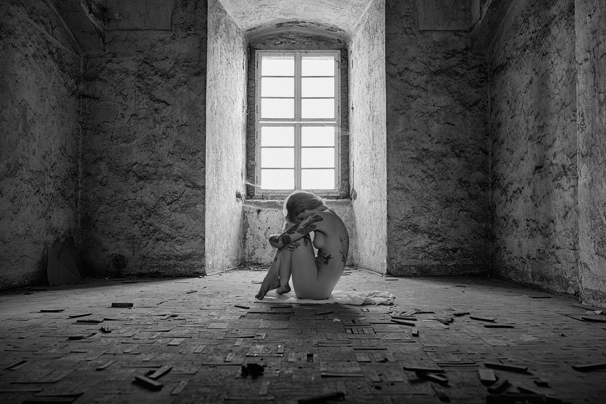 JanDeveraPhoto's tweet photo. Old monastery..
#bnwphoto #oldmonastery #girlinmonastery #art https://t.co/teux6WDD6e
