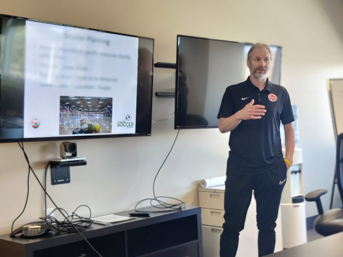 MarkusReinkens's tweet photo. @SaskSoccerAssoc Had a great day learning about #soccerability with @MattGreenwood74. Thanks to @FCReginaSoccer for hosting and to all the staff from @queencitysoccer for joining us. https://t.co/9uRENr8ejG