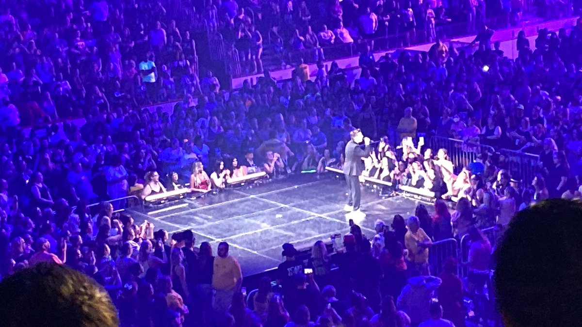 MissyE418's tweet photo. Wow!! What an amazing concert! I can’t even describe it any other way! Please go see it if you’re one of the lucky 3 shows that are left! @DonnieWahlberg and the boys TURNED IT OUT!! 🤖❤️♾ #nkotbmixtapetour2022 #NKOTB #NKOTBMIXEDTAPE2022 #BlockHeadForever #DonnieGirl https://t.co/EAJjhZk9P8