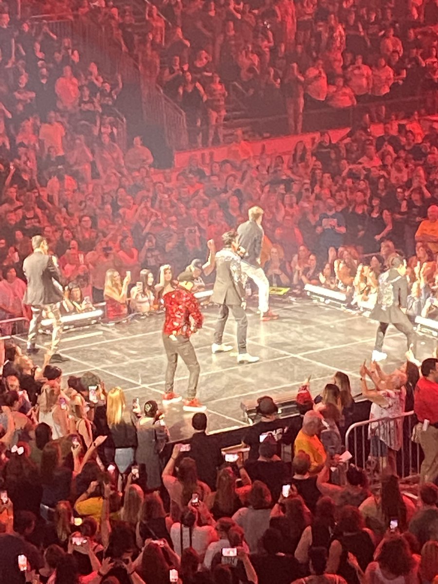 MissyE418's tweet photo. Wow!! What an amazing concert! I can’t even describe it any other way! Please go see it if you’re one of the lucky 3 shows that are left! @DonnieWahlberg and the boys TURNED IT OUT!! 🤖❤️♾ #nkotbmixtapetour2022 #NKOTB #NKOTBMIXEDTAPE2022 #BlockHeadForever #DonnieGirl https://t.co/EAJjhZk9P8