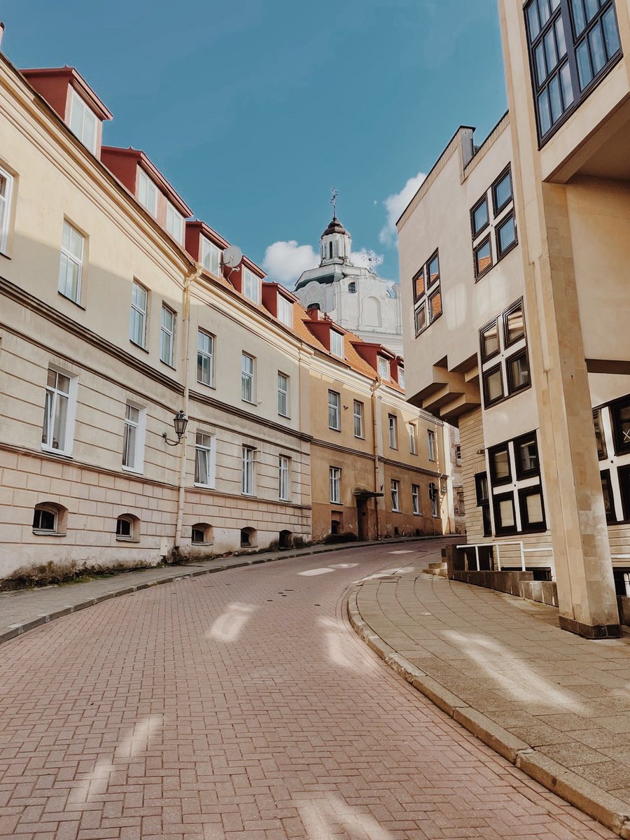 VilniusPlay's tweet photo. Double tap if you never get tired of these beautiful old town streets ☺️ #Vilnius https://t.co/ZM2dRlDHRp