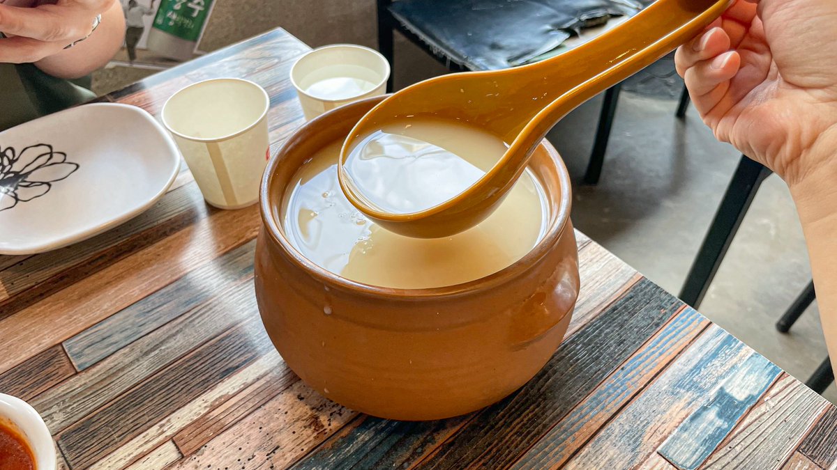 '𝐏𝐚𝐣𝐞𝐨𝐧' is one of the most popular dishes, especially on a rainy day🌧️🌧️
𝗜𝗻 𝗦𝗲𝗼𝘂𝗹, 𝘁𝗵𝗲𝗿𝗲 𝗶𝘀 𝗮𝗻 𝗮𝗹𝗹𝗲𝘆 𝘄𝗵𝗲𝗿𝗲 𝗿𝗲𝘀𝘁𝗮𝘂𝗿𝗮𝗻𝘁𝘀 𝘀𝗲𝗹𝗹𝗶𝗻𝗴 𝗽𝗮𝗷𝗲𝗼𝗻 𝗮𝗿𝗲 𝗴𝗮𝘁𝗵𝗲𝗿𝗲𝗱🙌❗️
To see more information : bit.ly/3IUeM6B