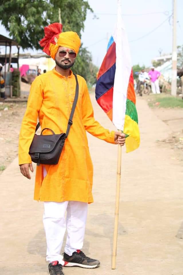 JagdishParte2's tweet photo. 🌱गरज उठे गगन जब सारा, समंदर छोड़े अपना किनारा, जहांन सारा गूँजेगा जब उठेगा....✌🏻
जय जोहार का नारा🌱🏹
🌾राज तिलक की करो तैयारी आ रहे धनुषधारी_ _ _
#जोहार
#9विश्व_आदिवासी_दिवस
 #ग्राम #अक्तिखेड़ा ,#दूधिया #बैतूल #मप्र https://t.co/eenY0tfaCb