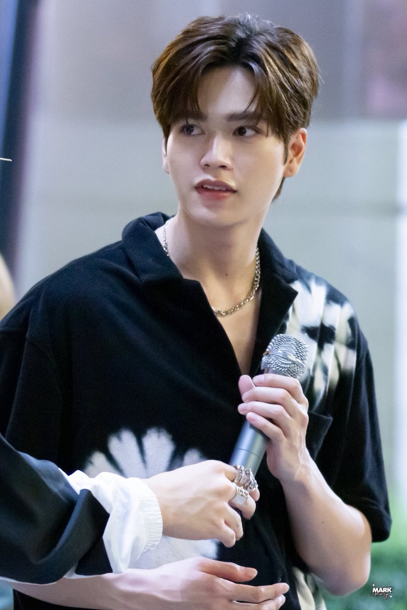 markjrtnfanclub's tweet photo. 220721 Kazz Awards 2022
@Markjrtn

😉

#markjrtn
#SkyInYourHeart 
#KAZZAWARDS2022 https://t.co/sQ0RI9RX7u