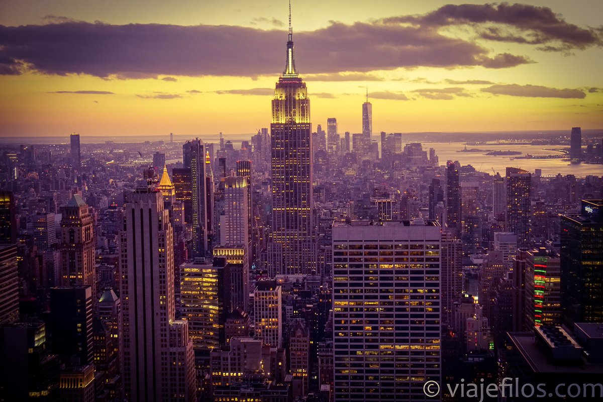 viajefilos's tweet photo. 📣📣📣 Nuevo❗️1️⃣8️⃣ experiencias imprescindibles que vivir en Nueva York en Navidad: los miradores 🌇 los espectáculos ⛹🏿‍♂️ los edificios 🕍 visitas 🗽

¿En plena ola de calor? Si quieres encontrar un vuelo barato, enchufa en ventilador y ponte a ello ▶️ https://t.co/Ow6RTSfhaQ https://t.co/RenNk9ITof