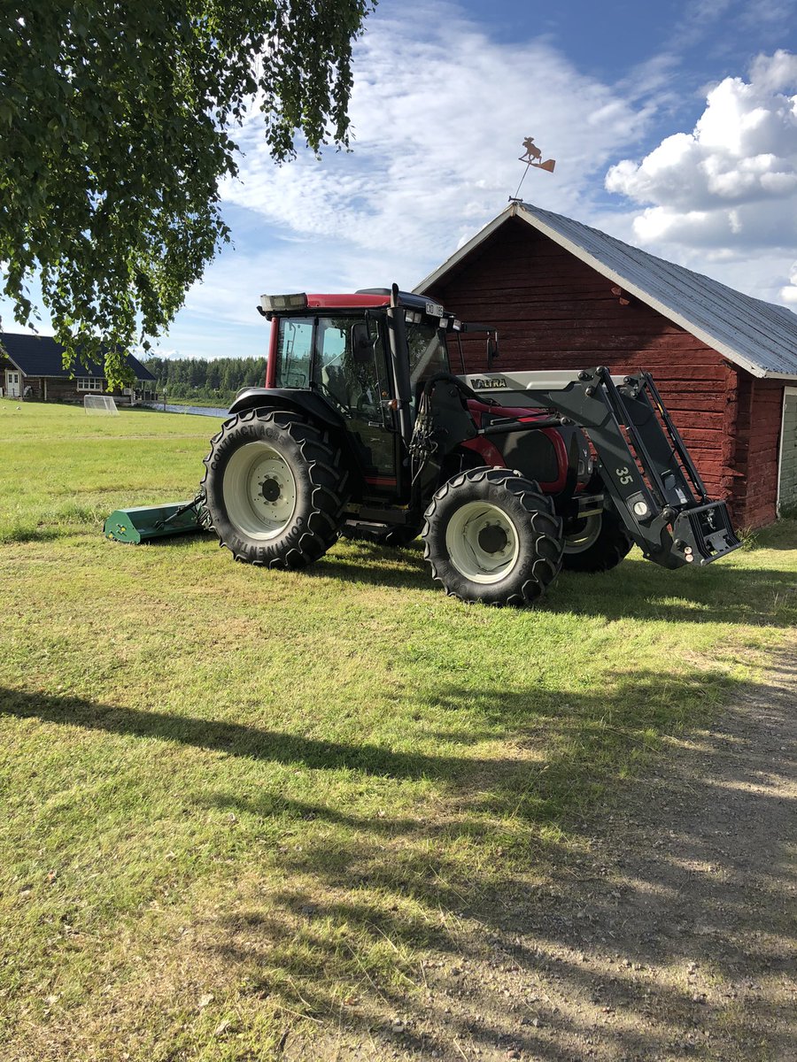 JonasTonvall's tweet photo. This day - my hero #valtra #valtraaseries #huuki https://t.co/Z6jBSJPk6N