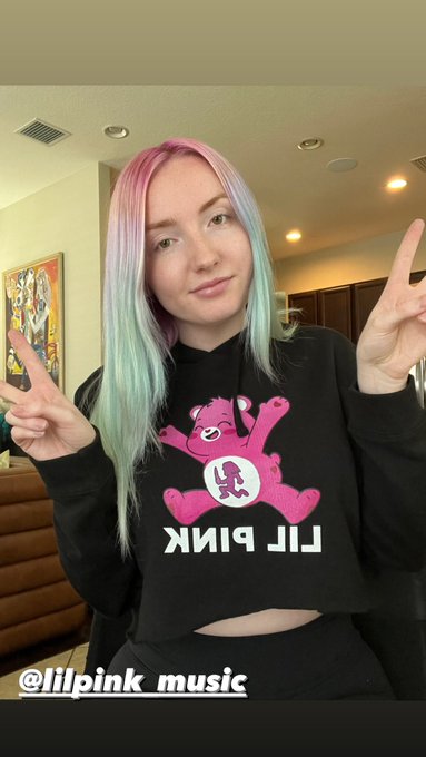 I just love my new hoodie 🥰 https://t.co/egeKRYg6D4<a href="/tag/newprofilepic"class="tags"><span>#newprofilepic</span></a>