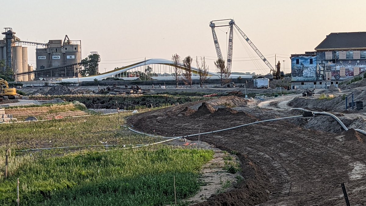 yshc's tweet photo. Incredible walking/hiking/nerding out at Toronto's Port Lands by the Don River estuary where new parks are being developed and other "dirty deeds done". Props to the @WaterfrontTO
team & #ToSoArch for the tour
#portlands2024 #waterfront #TSAtour #BridgeWatchTO #underconstruction https://t.co/6IVjX8cnRO