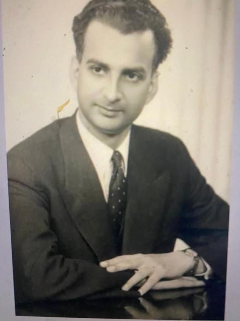 amitabhmattoo's tweet photo. My Guru at JNU, the towering intellectual, the late Matin Zuberi whose 92nd birth anniversary fell on 15 July! AMU, Balliol and St Anthony’s at Oxford - he was one of the wisest and generous academics I have known! https://t.co/H0egdYeWc2