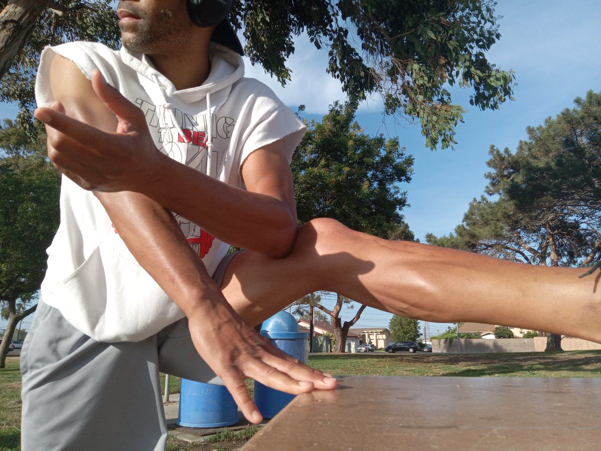 dmvsno1slim's tweet photo. #kneerelease #hamstringstretch102 #calfstretch102 #plantarstretch102 #advancedstretches w shiatsu release - Rest your elbow in the inner thigh and you will feel the tension and allow to ease and release https://t.co/i3PKFUrKJZ