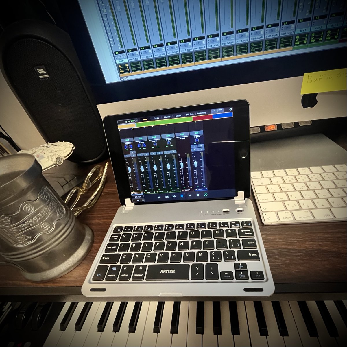 sugiurayuki's tweet photo. ProToolsのフィジカルコントローラーにiPadを使ってます
感覚で操作できて大変便利 ^ ^

今朝は忙しかったので筋トレがキツかったけど頑張った

今日はこの後、昨日の曲の後半を仕上げます

 #Protools #avid #dtm #iPad https://t.co/fJyFJSZpPx