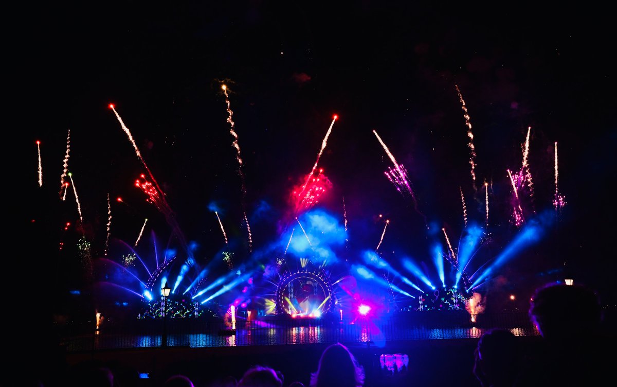 OrthoObserver's tweet image. At its Annual Convention last night, @OrderOfAHEPA celebrated 100 years with a special anniversary event at EPCOT. HE Abp. @Elpidophoros was also in attendance and had the opportunity to greet members of @MaidsofAthena @SonsOfPericles @DOPHeadquarters and past Supreme Presidents.