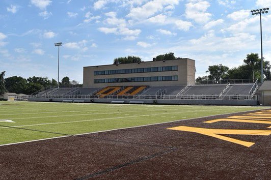 After a great scrimmage tonight, I had a talk with @GaryBassQU. I was blessed to recieve my first offer from Quincy University. That wouldn’t of been possible without the others around me.<a href="/CoachConyers19/">Justin Conyers</a> Go Hawks!!!