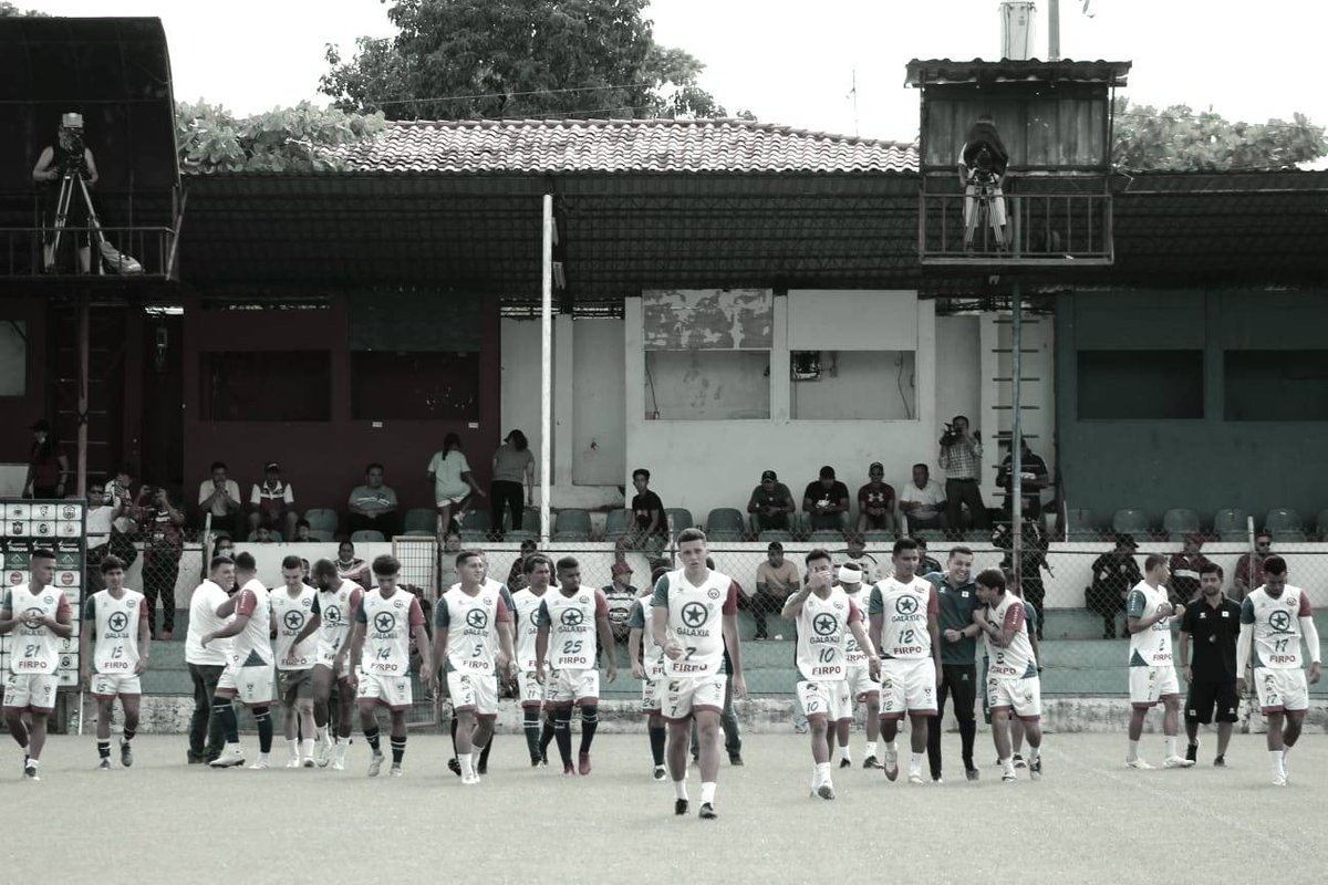 AlexBola93's tweet photo. Con el fútbol no man ⚽️ https://t.co/eqgBWaQnEK