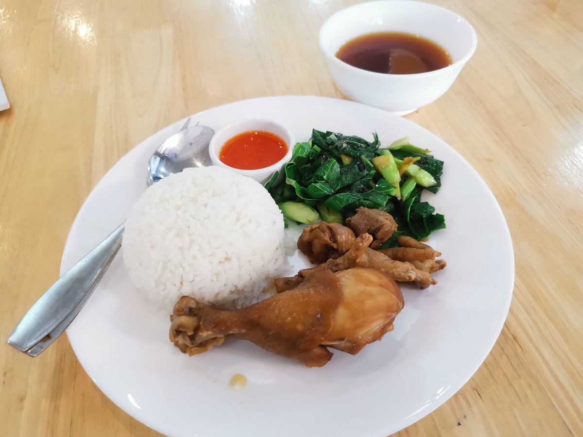 twchanon's tweet photo. ร้านสามย่านก๋วยเตี๋ยวไก่ตุ๋นมะระพิกัดแจ้งวัฒนะข้างเซ็นทรัลแจ้งวัฒนะ
ที่มีจุดเด่นเรื่องความเปื่อยของไก่ตุ๋นยาจีนและน้ำซุปหอมๆ นอกเหนือจากจะมีก๋วยเตี๋ยวไก่แล้วยังมีเมนูอื่นๆ ที่เกี่ยวกับไก่ตุ๋น ให้เลือกอีกเยอะ สายก๋วยเตี๋ยวไก่ต��องไม่พลาด https://t.co/bGjUe2UyTQ