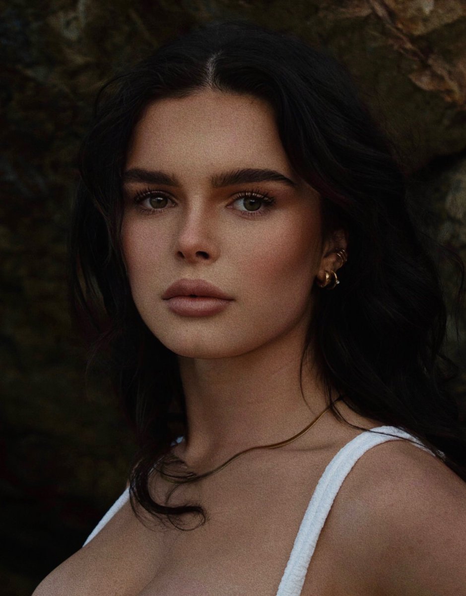 TheodoraMiao's tweet photo. I wished to be a model.
I wished to be scouted.
I wished to be noticed.
I wished to be like others.
 
One day, I decided that I am enough. I became a freelance model. I’m 21, still reaching out to companies and brands trying to reach my goal. It’s worth all the time I invested. https://t.co/IugxB4y8uH