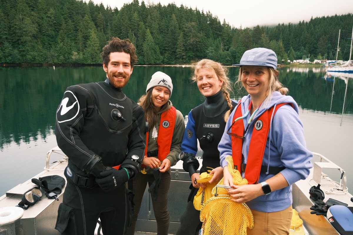 kiarakattler's tweet photo. The field work continues looking for crabs with a great team 🦀 Thank you @sherryoung_ for the beautiful photos https://t.co/VmxCttXkWP