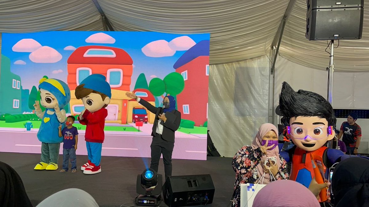 BERNAMA TV ๐ฒ๐พ (@BernamaTV) on Twitter photo 2022-07-22 02:37:55 #JAKMKelantan: Pengunjung tidak melepaskan peluang bergambar bersama maskot Omar dan Hana, Ejen Ali, serta Mechamato di khemah Karnival Digital K-KOMM di Stadium Sultan Muhammad IV, Kota Bharu. #JAKMKelantan: Pengunjung tidak melepaskan peluang bergambar bersama maskot Omar dan Hana, Ejen Ali, serta Mechamato di khemah Karnival Digital K-KOMM di Stadium Sultan Muhammad IV, Kota Bharu.