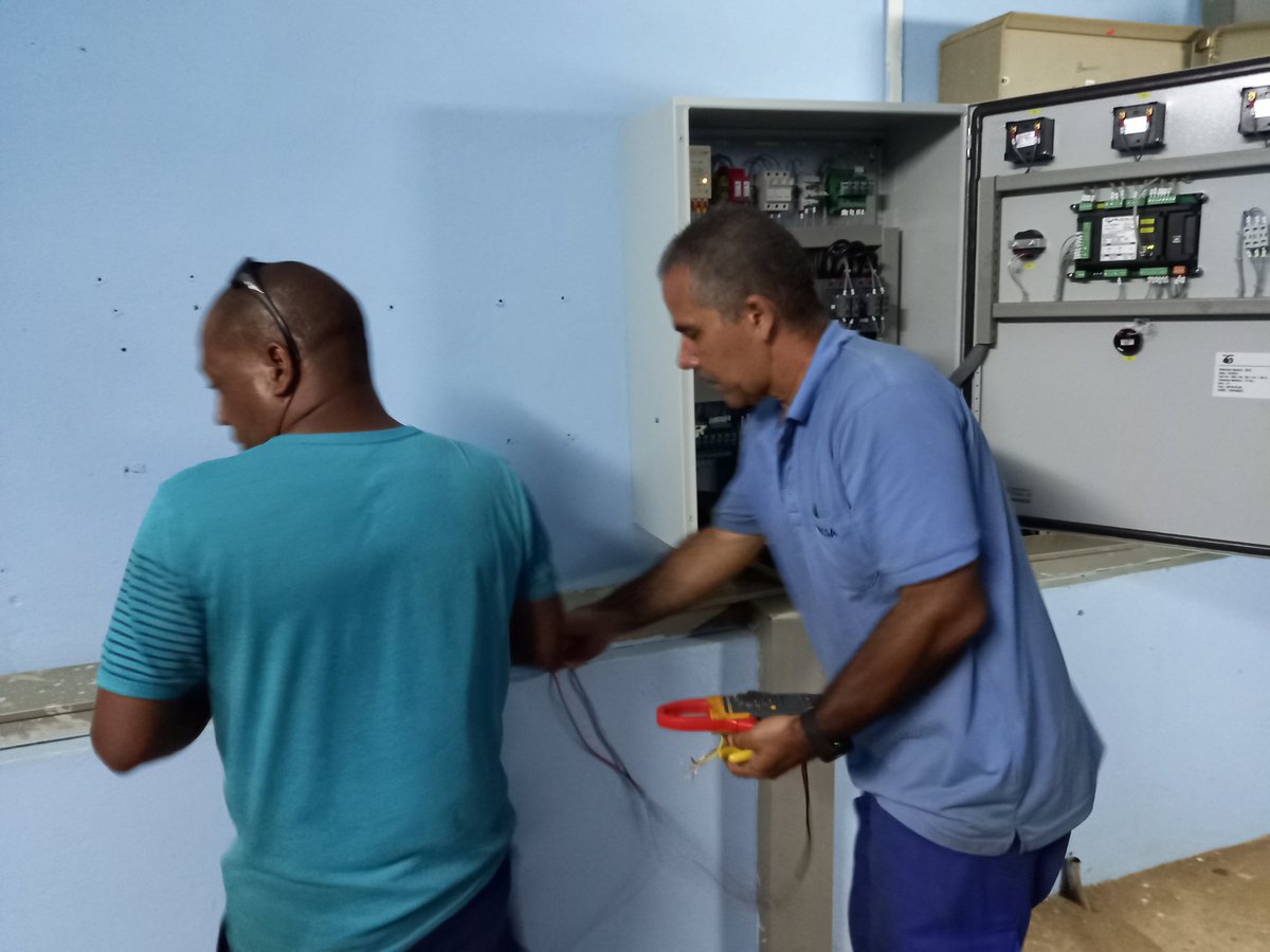 La tropa Energética de <a href="/ETECSA_Cuba/">ETECSA</a> #Artemisa en uno de sus tantos días de trabajo duro con recorridos extensos por toda la provincia. Hoy cierran la jornada solucionando grupo electrógeno de #Alquizar después de impacto de descarga eléct. #CubaViveYTrabaja <a href="/NapolesYury/">Yury Vargas Nápoles</a> <a href="/vlabal/">Vladimir</a>
