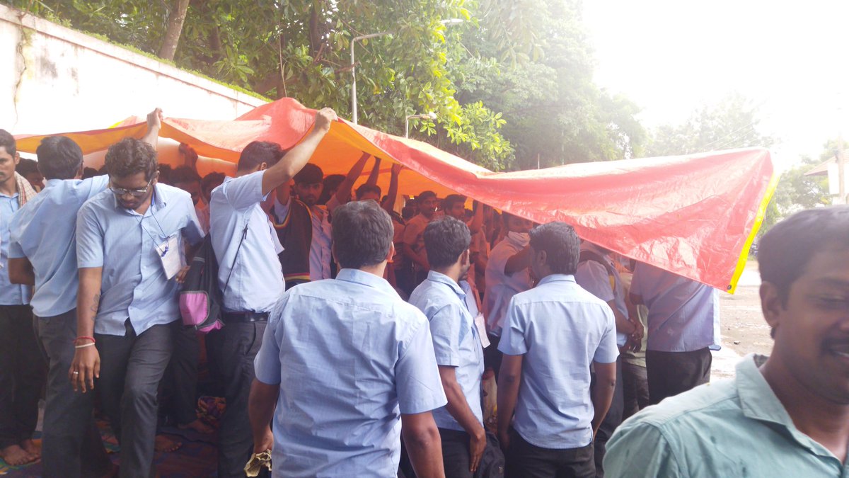 Saravan59858588's tweet photo. TAFE WORKERS UNION PROTEST
#malikasrinivasanchairman&managingdirector
#5dayprotest
#pleasesupport https://t.co/qZnPvtu8ov