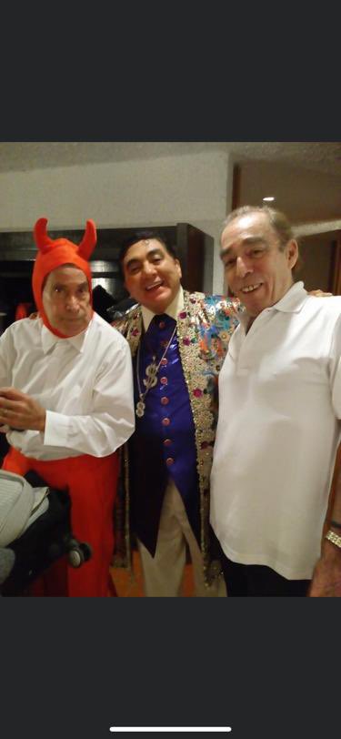 BonavidesCarlos's tweet photo. Mis Maestros !! Solo se adelantaron Alfonso Zayas y Alberto Rojas ( El caballo https://t.co/vyXZWF8yuG