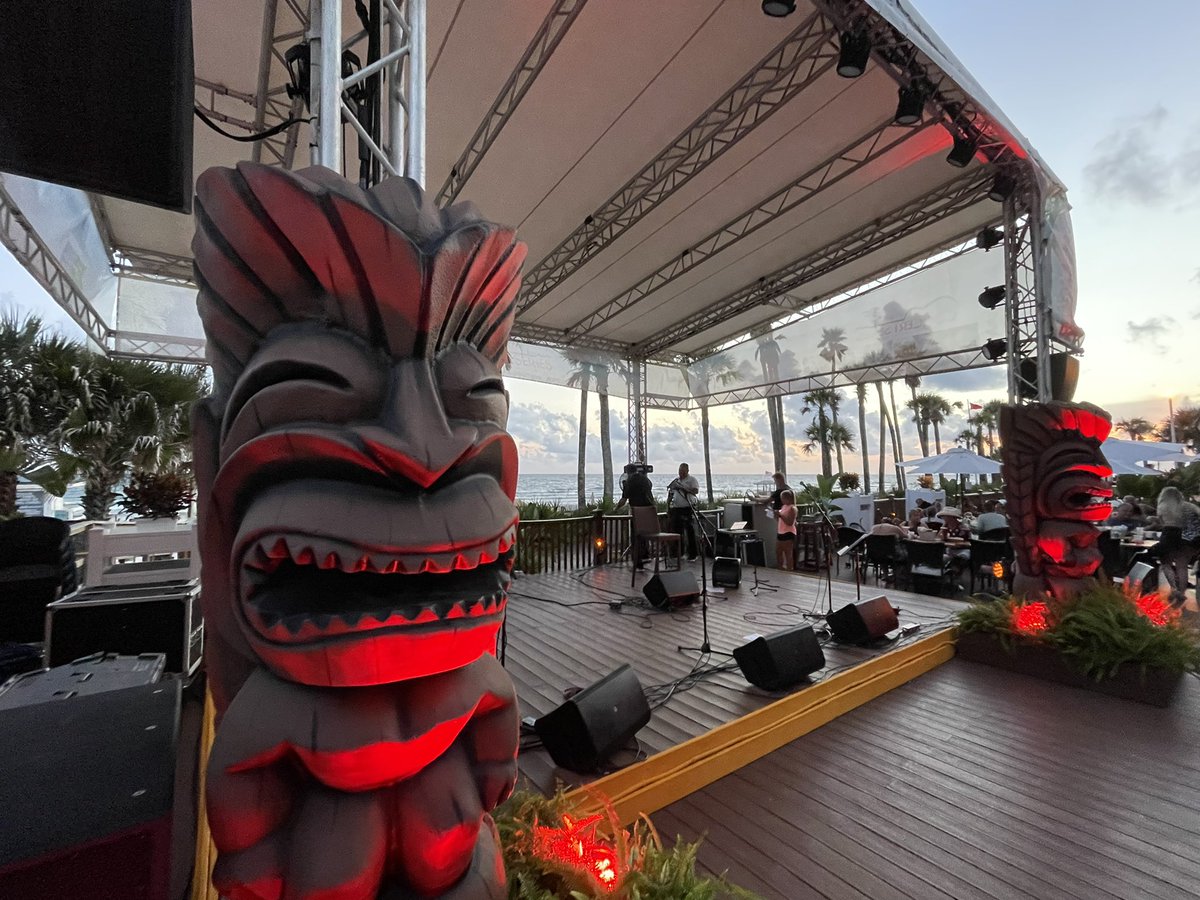 TheAnitaCochran's tweet photo. About to hit the stage ocean side! #panamaciy https://t.co/3naT2kgZ5i