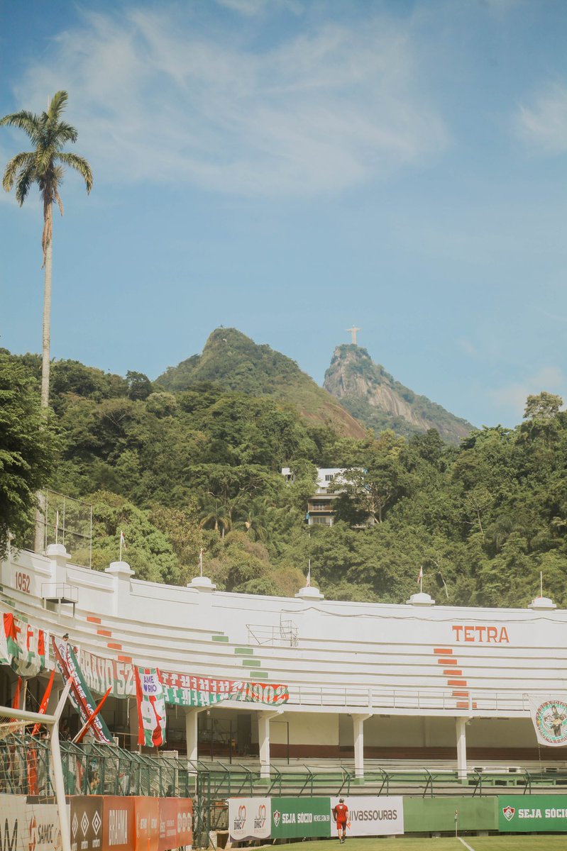 FluminenseFC's tweet photo. Fluminense assina contrato de revitalização da sede de Laranjeiras. 
Estádio passará por restauração para receber jogos oficiais >> https://t.co/eOo7UzhNmT #Flu120 https://t.co/u3fgF0H9PV