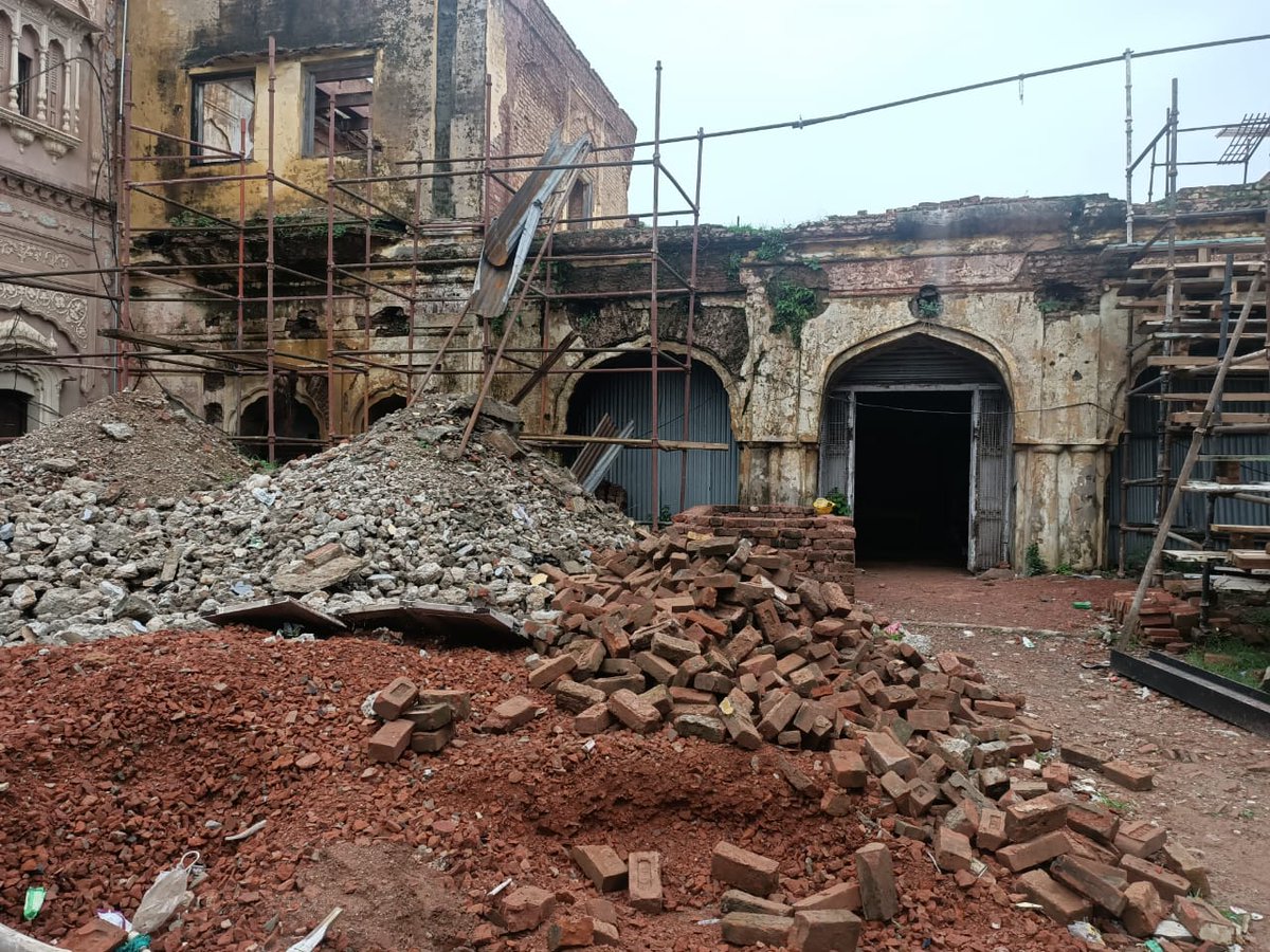 Gscharak1's tweet photo. Pl refer to a couple of meetings held with you @manojsinha_ ji &amp; several representations regarding pathetic &amp; callous approach towards restoration of the Heritage Mubarak Mandi Complex. As was expected a wall adjacent to the "Army HQ" building collapsed yesterday...

1/n https://t.co/PbSBCr939w