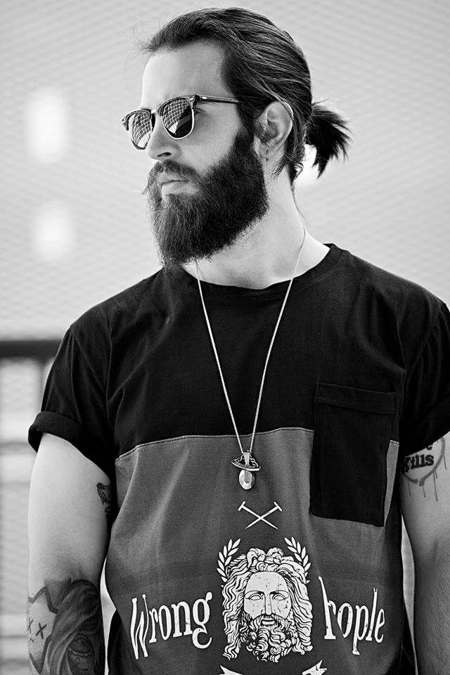 ﮨﻤــؔـﺎﺭﮮ ﻣﻌﯿــؔـﺎﺭ ﮐــؔـﻮ  ﺳﻤﺠﮭﻨــؔـﮯ ﮐــؔـﮯ ﻟﯿــؔـﮯ
تیــؔـرا ﺑﮭــؔـﯽ اڪـــؔ ﻣﻌﯿــؔـﺎﺭ ﮨــؔـﻮﻧــؔـﺎ چــؔـاہیــؔـے

🖤🥀
#اردو_زبان
#راہ_روح 🕊️