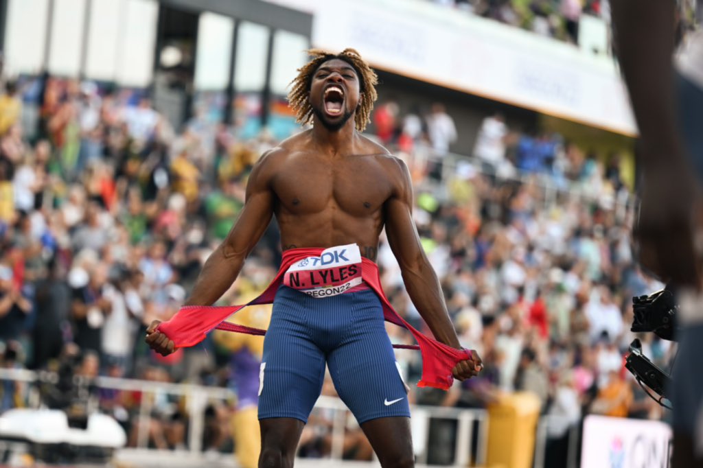 19.31. Second straight World championship gold. <a href="/LylesNoah/">Noah Lyles, OLY</a> is an American hero. 🇺🇸
 
Maybe the shot of the meet.
 
📸: Johnny Zhang
