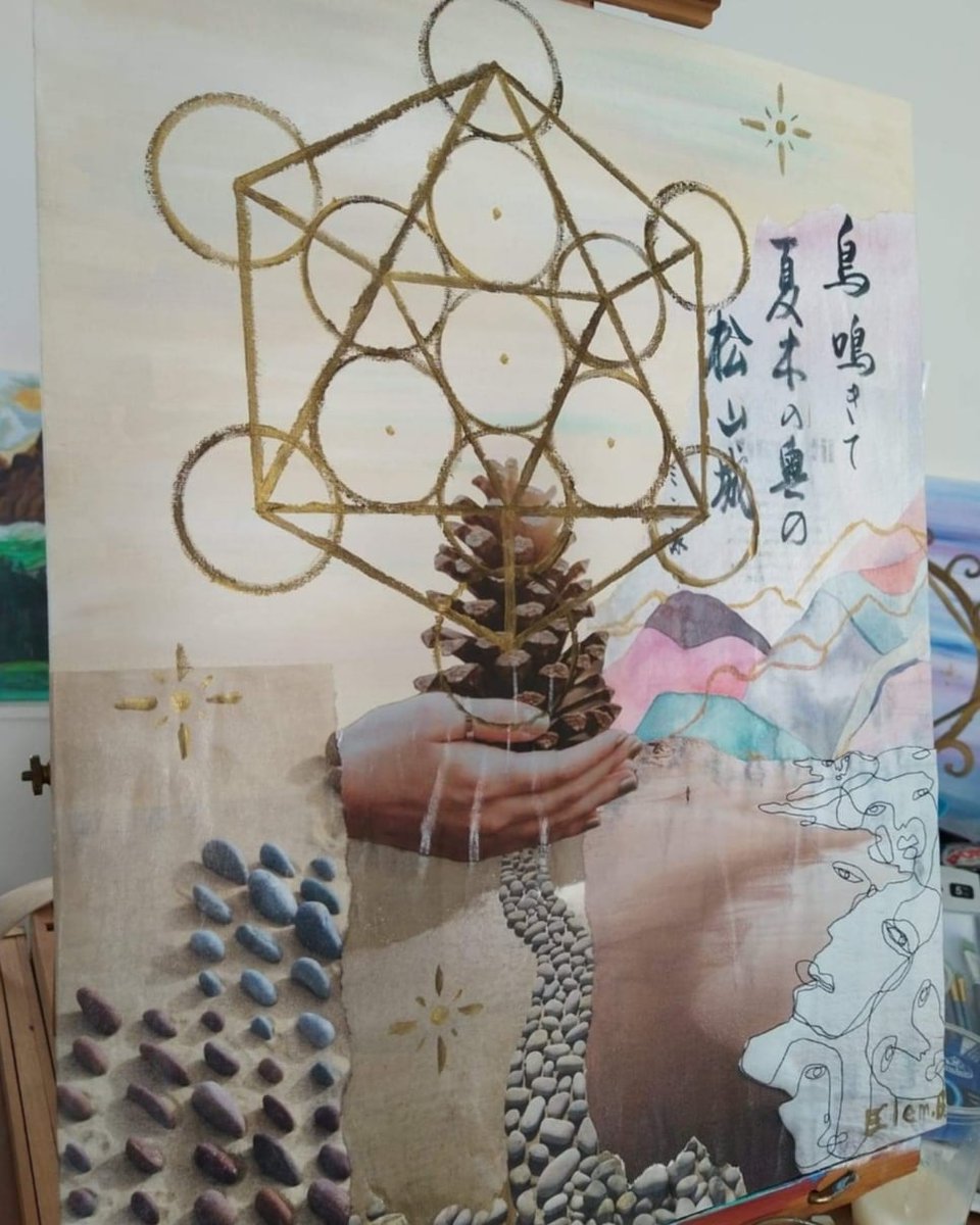 Technique mixte : collage et peinture.
“On ne s’aperçoit pas toujours que l’on parcourt chaque jour un nouveau chemin.” Paulo Coelho 
#peintureacrylique #peinture #geometriesacree #collage #papier #collagepeinture #creer #nature #icosahedron #madeinquebec