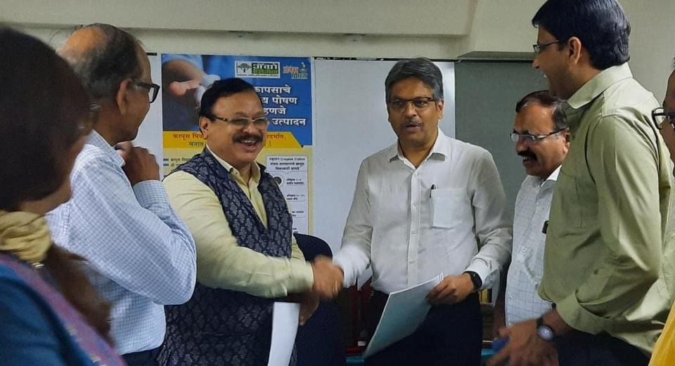 VedCouncil's tweet photo. MOU signed between MMACTIV and VED to jointly organise MINCON (Central India's premier event on Mines, Minerals and Metals) in Nagpur from 14 to 16 October 2022. #Mincon https://t.co/a8LM2xjKQN