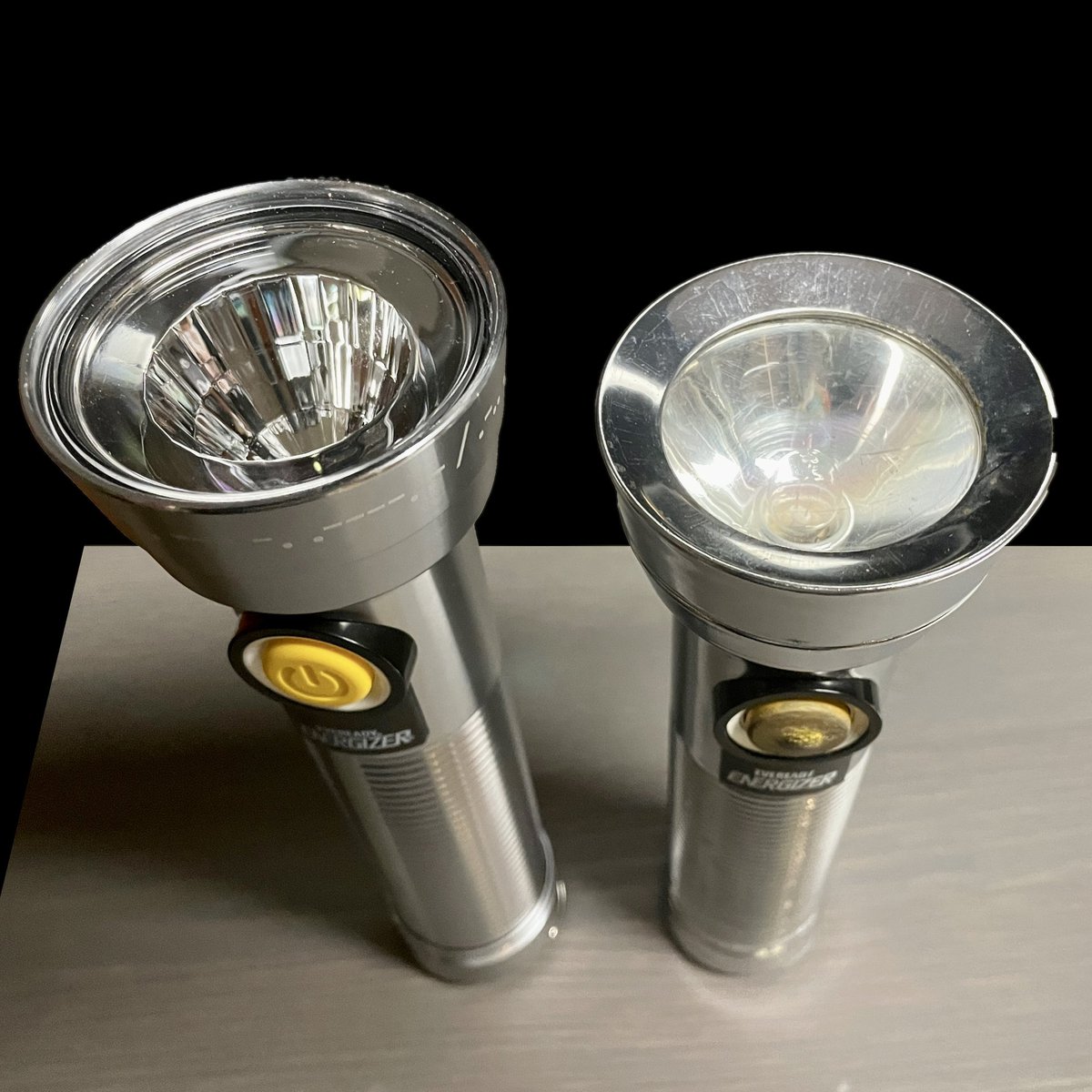 Strangeglowvid's tweet photo. A vintage @energizer camping flashlight and their new LED @strangerthings tie in from season 4. The modern take has that vintage style that feels nostalgic!
•
#strangerthings #energizer #campingflashlight #collector #vintage #EnergizerStrangerThingsDemogorgonHuntingFlashlight https://t.co/afOgvB3j4J