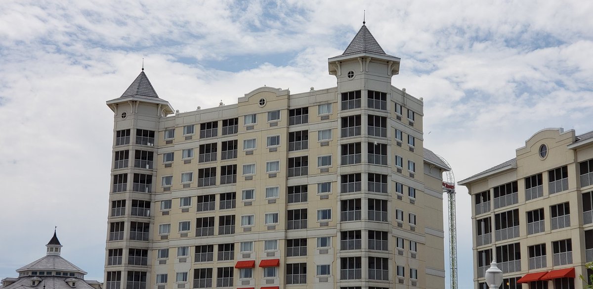 WWoman08's tweet photo. Hotel Breakers @cedarpoint #shoresandislands #cedarpoint #cedarpointbeach #hotelbreakers #sanduskyohio #ThursdayMotivation https://t.co/QgdMKiptYo