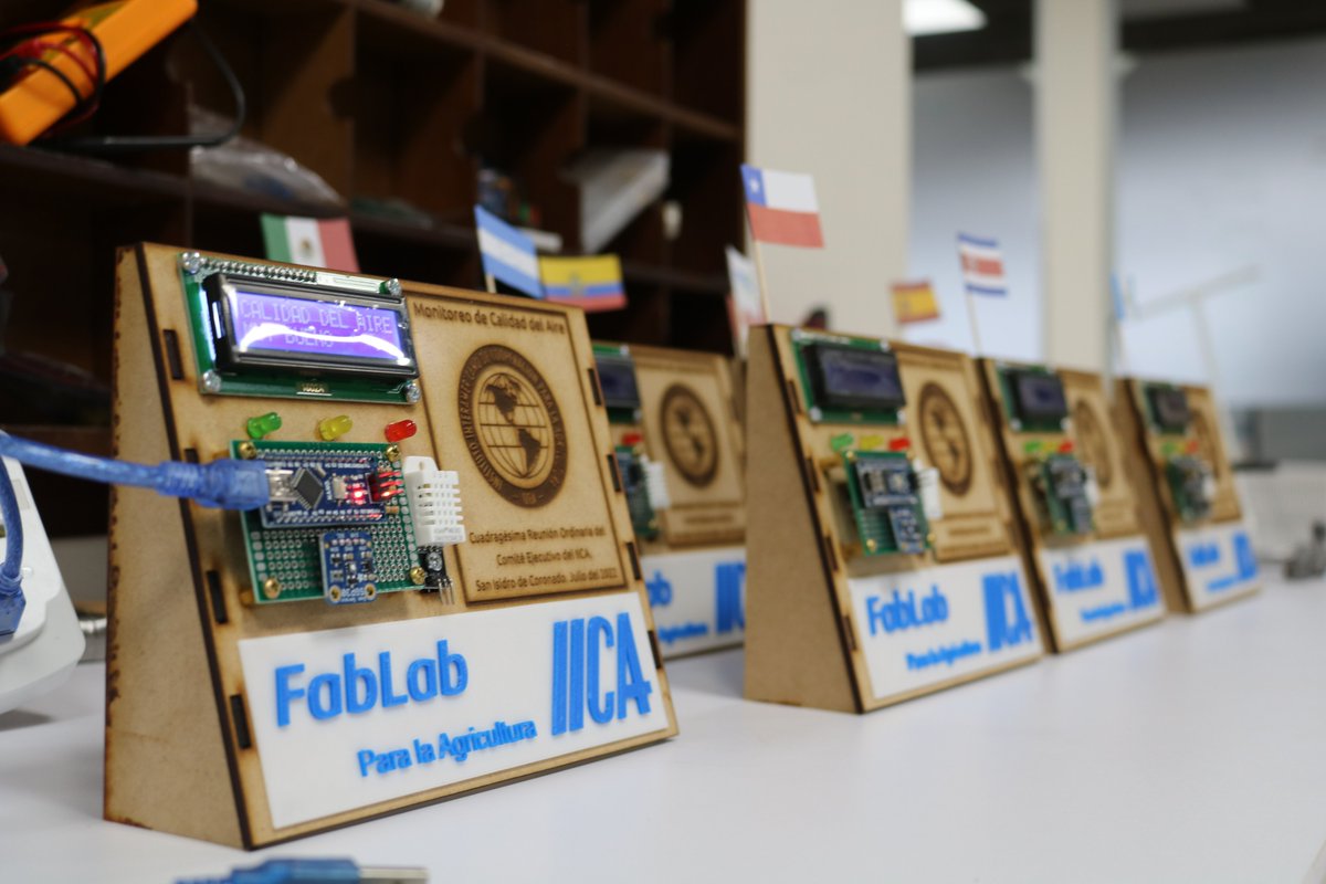 jonamicr's tweet image. Comité Ejecutivo @IICAnews, visita al #fablab de delegaciones #canada #chile #costarica #ecuador #guatemala #honduras #mexico #suriname
Muy agradable compartir, reiterar que es un espacio de los países y prototiparles un monitor de calidad de aire

📷 Carlos Umaña, José García