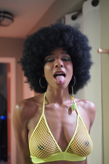 Cum in my mouth. https://t.co/Kx8AEJRXTN<a href="/tag/mvsales"class="tags"><span>#mvsales</span></a>